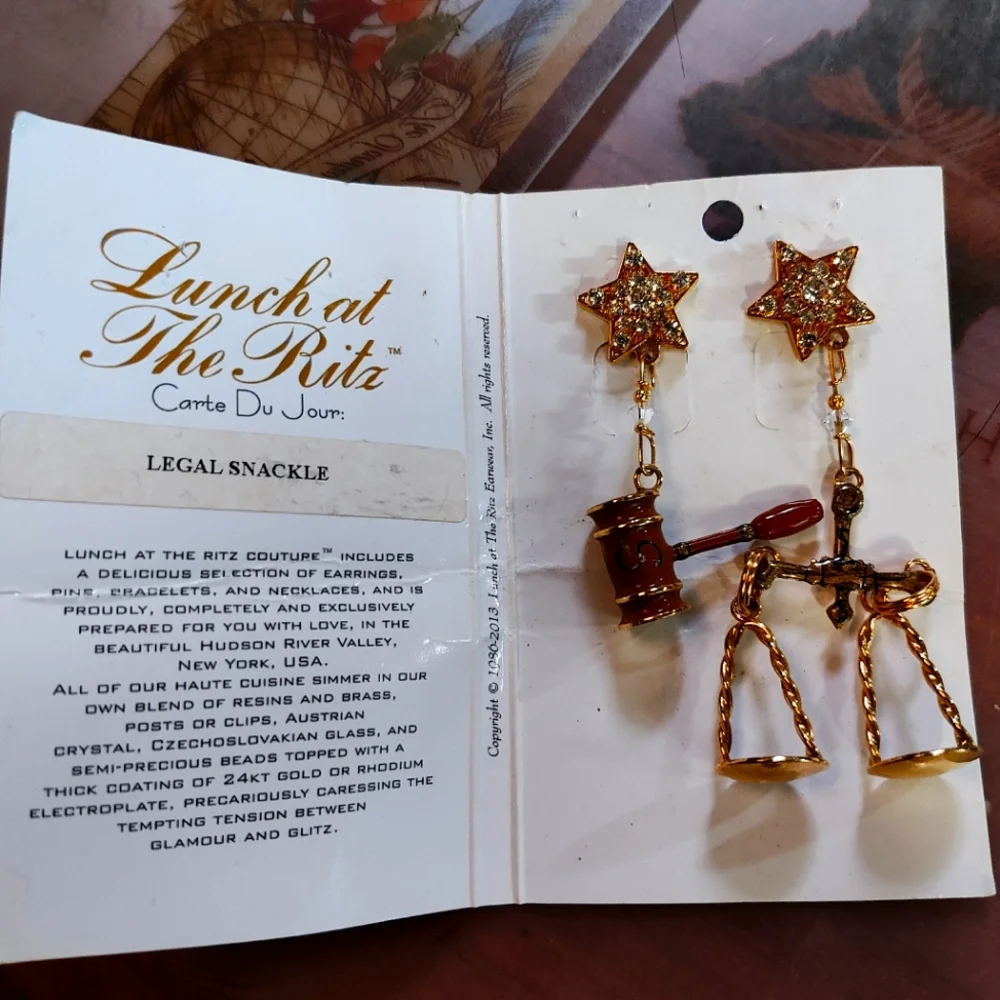 ⭐Rare Lunch at the Ritz Legal snackle earrings⭐ - Picture 2 of 4